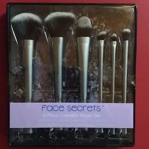 6 piece Face Secrets cosmetic brush set BNIB
